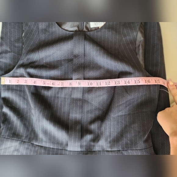 Kasper Women's Sleeve Black Pin Striped Dress Size 8. - Picture 7 of 8